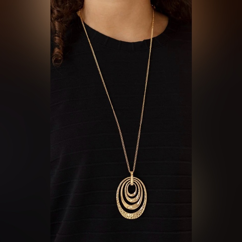 Paparazzi Elegant Gold Oval Necklace